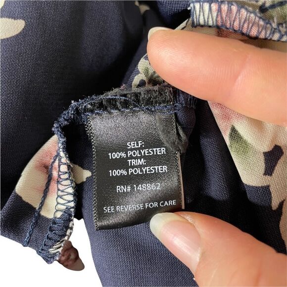 Torrid Floral print lace inset cold shoulder top 1 1x - Picture 11 of 12